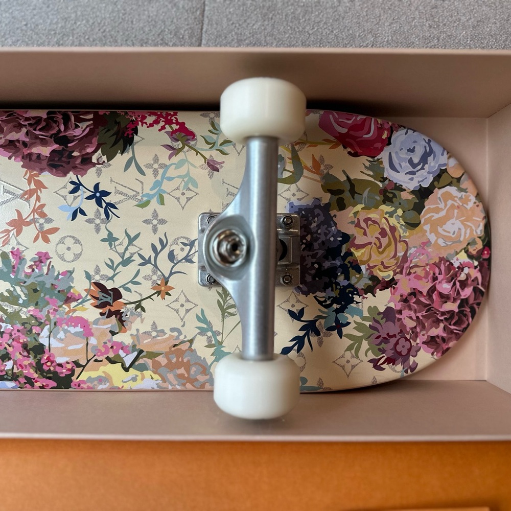 Lv Skateboard